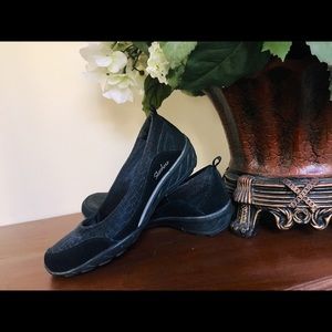 Black Sketcher sneakers